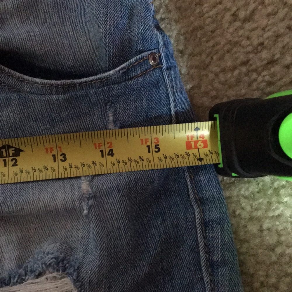 Shorts - Picture 3 of 4